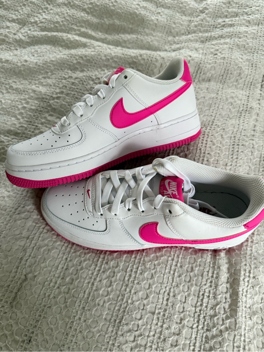 Nike White & Pink Women's Air Force 1 Low Sneakers - Picture 2 of 3